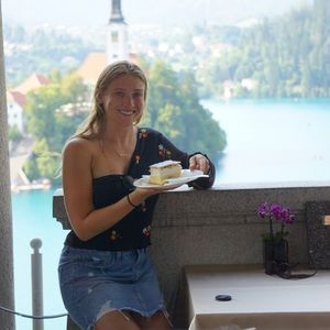 Meet your Posher, Emily